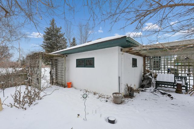 1515 Viking Drive E, Maplewood, MN 55109