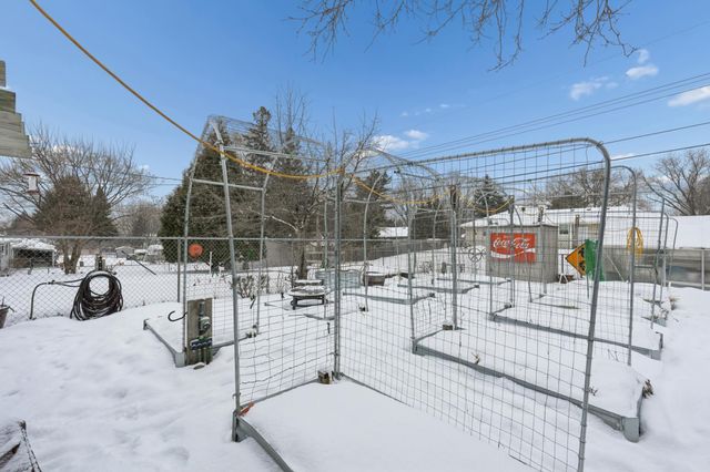 1515 Viking Drive E, Maplewood, MN 55109