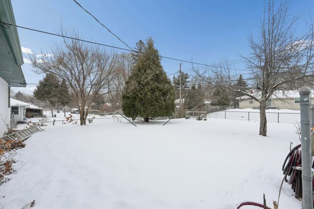 1515 Viking Drive E, Maplewood, MN 55109