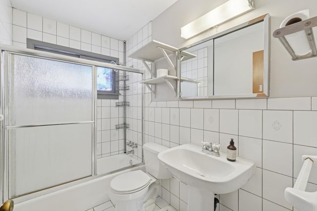 1515 Viking Drive E, Maplewood, MN 55109