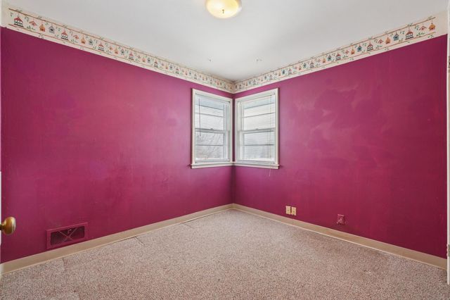 1515 Viking Drive E, Maplewood, MN 55109