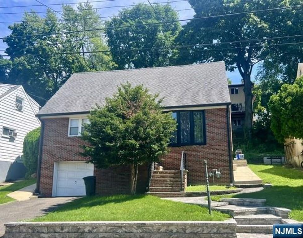 774 Ravenhill Place, Ridgefield, NJ 07657