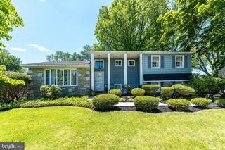 216 WINDSOR DR, Southampton, PA 18966