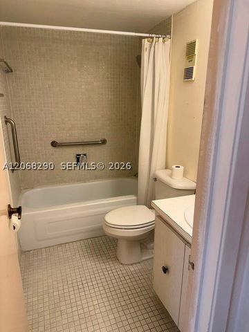 702 NW 87th Ave 213, Miami, FL 33172