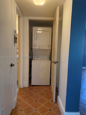702 NW 87th Ave 213, Miami, FL 33172