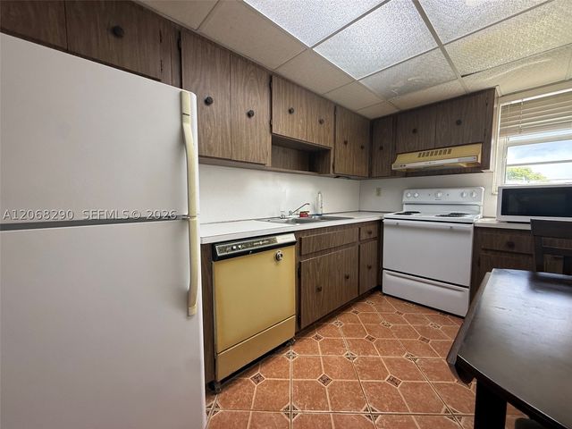 702 NW 87th Ave 213, Miami, FL 33172