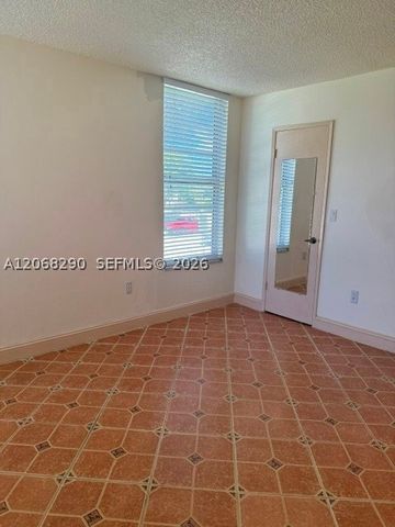 702 NW 87th Ave 213, Miami, FL 33172