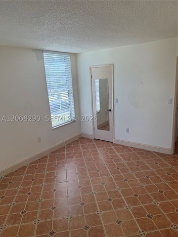 702 NW 87th Ave 213, Miami, FL 33172