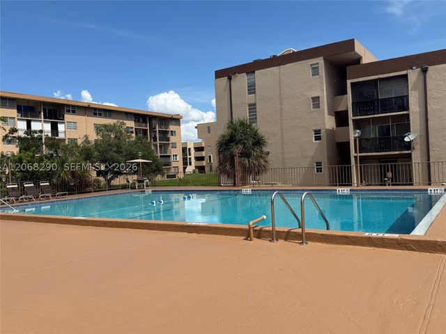 702 NW 87th Ave 213, Miami, FL 33172