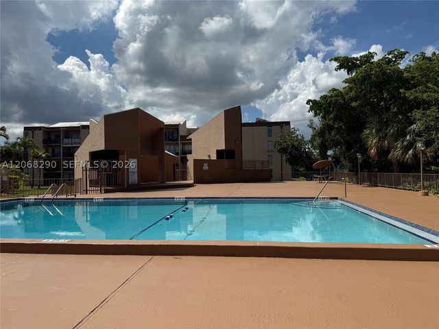 702 NW 87th Ave 213, Miami, FL 33172