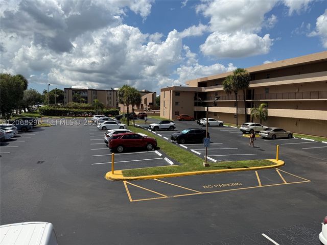 702 NW 87th Ave 213, Miami, FL 33172