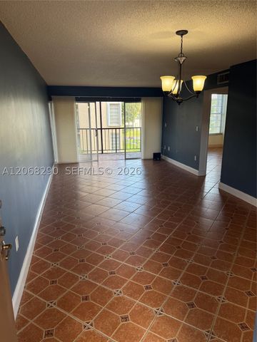 702 NW 87th Ave 213, Miami, FL 33172