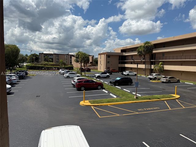 702 NW 87th Ave 213, Miami, FL 33172
