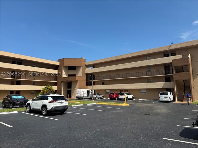702 NW 87th Ave 213, Miami, FL 33172