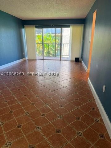 702 NW 87th Ave 213, Miami, FL 33172
