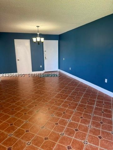 702 NW 87th Ave 213, Miami, FL 33172