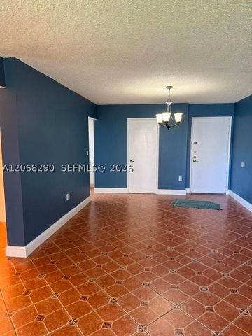 702 NW 87th Ave 213, Miami, FL 33172
