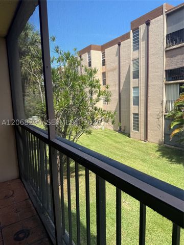 702 NW 87th Ave 213, Miami, FL 33172