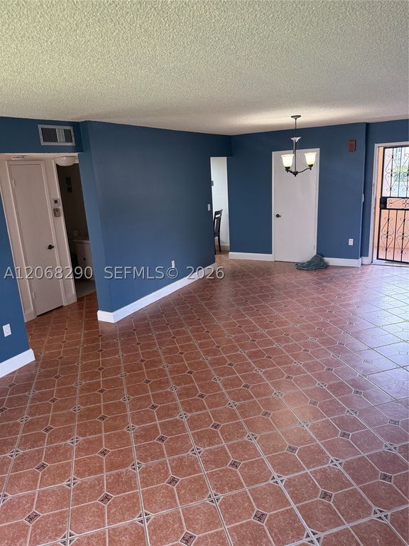 702 NW 87th Ave 213, Miami, FL 33172