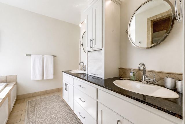 209 Park LN A, Austin, TX 78704