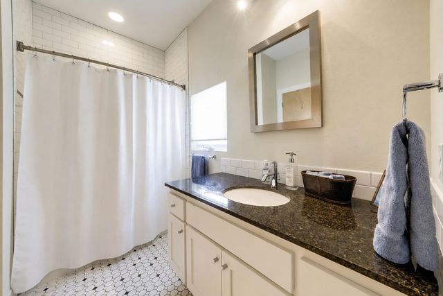 209 Park LN A, Austin, TX 78704