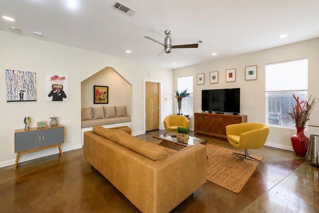 209 Park LN A, Austin, TX 78704