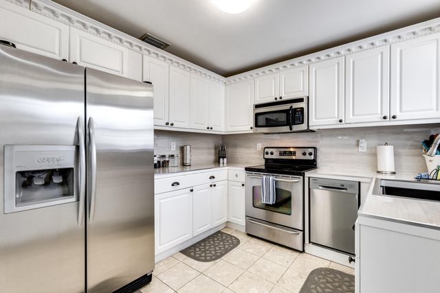 242 SW 9th Street, Pompano Beach, FL 33060