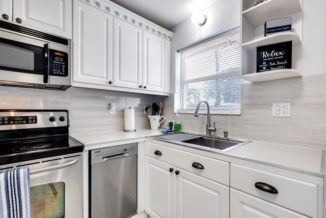 242 SW 9th Street, Pompano Beach, FL 33060