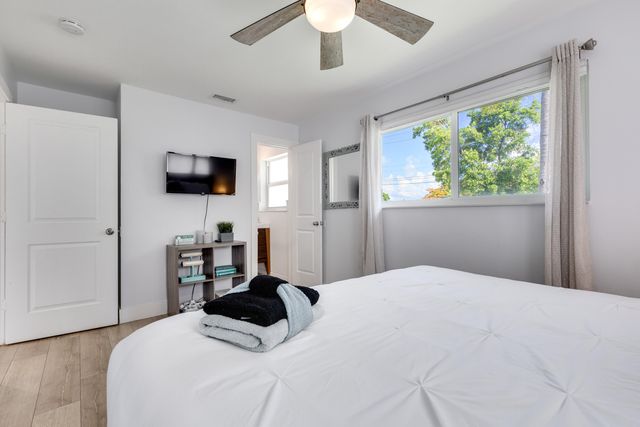 242 SW 9th Street, Pompano Beach, FL 33060