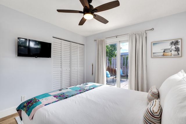 242 SW 9th Street, Pompano Beach, FL 33060