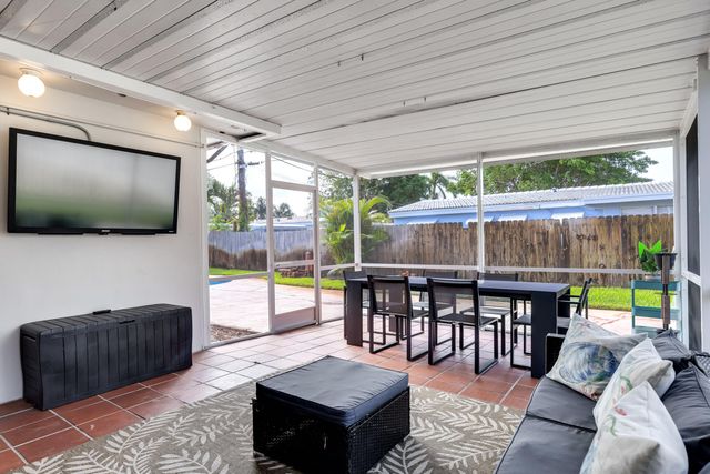 242 SW 9th Street, Pompano Beach, FL 33060