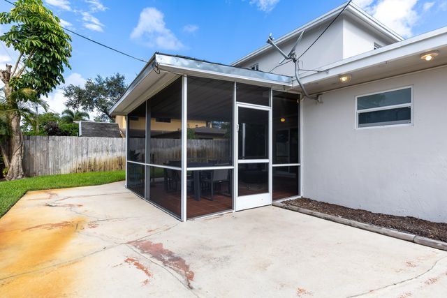 242 SW 9th Street, Pompano Beach, FL 33060
