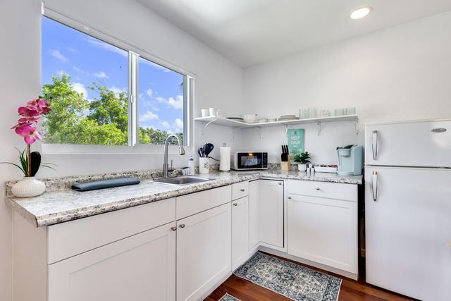 242 SW 9th Street, Pompano Beach, FL 33060