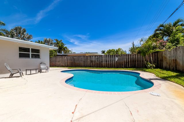 242 SW 9th Street, Pompano Beach, FL 33060