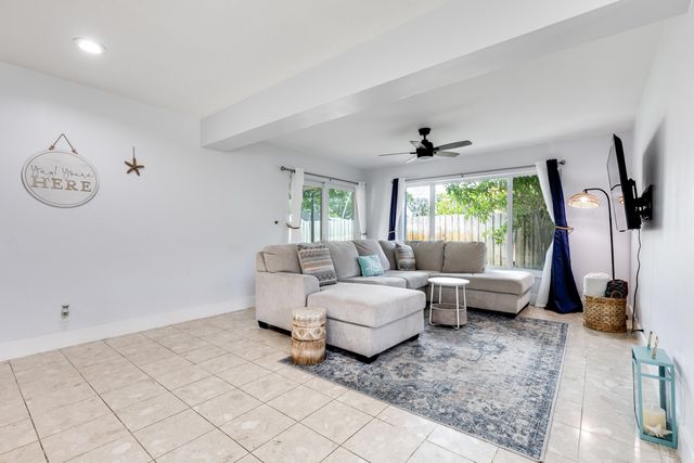 242 SW 9th Street, Pompano Beach, FL 33060