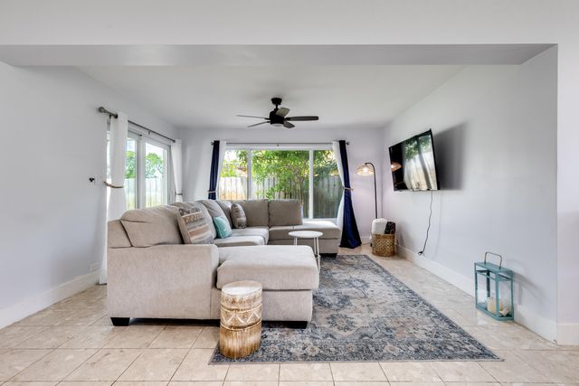 242 SW 9th Street, Pompano Beach, FL 33060