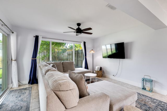 242 SW 9th Street, Pompano Beach, FL 33060