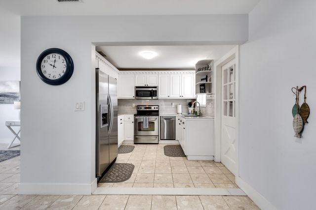 242 SW 9th Street, Pompano Beach, FL 33060