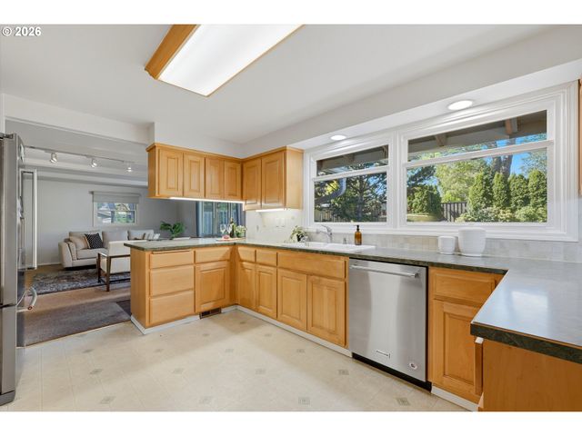 11850 Sw FOOTHILL Dr, Portland, OR 97225