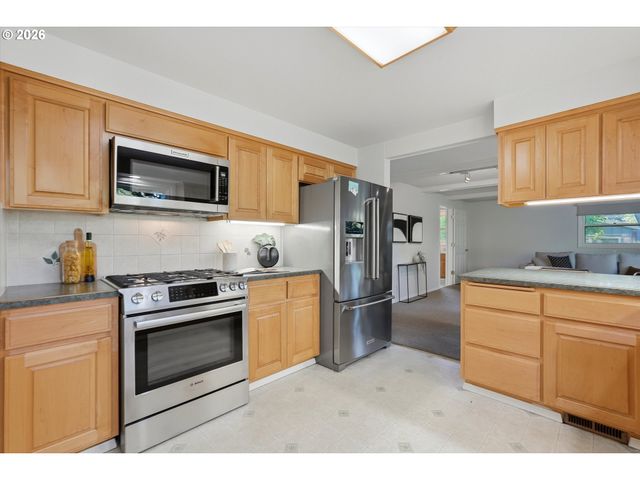 11850 Sw FOOTHILL Dr, Portland, OR 97225