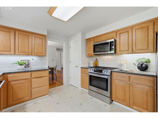 11850 Sw FOOTHILL Dr, Portland, OR 97225