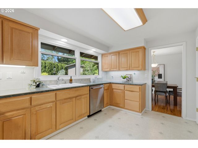 11850 Sw FOOTHILL Dr, Portland, OR 97225