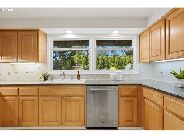 11850 Sw FOOTHILL Dr, Portland, OR 97225