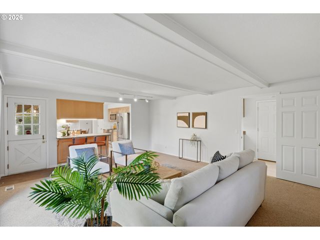 11850 Sw FOOTHILL Dr, Portland, OR 97225