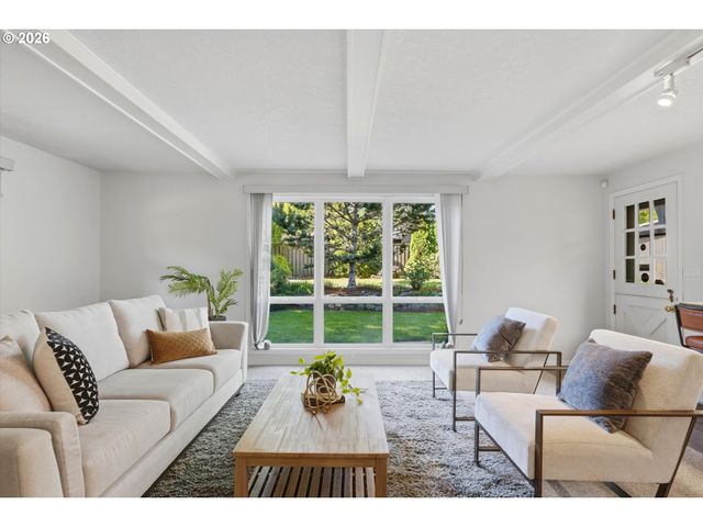 11850 Sw FOOTHILL Dr, Portland, OR 97225