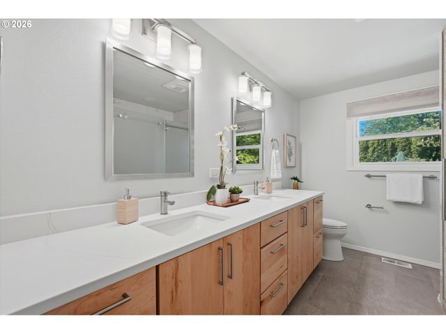 11850 Sw FOOTHILL Dr, Portland, OR 97225