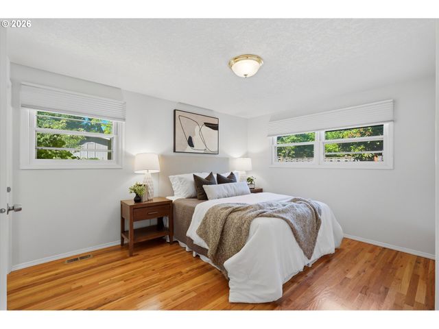 11850 Sw FOOTHILL Dr, Portland, OR 97225