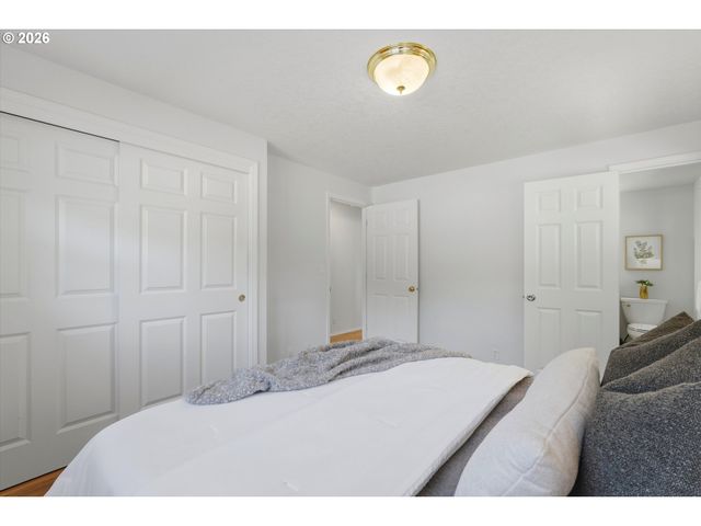 11850 Sw FOOTHILL Dr, Portland, OR 97225