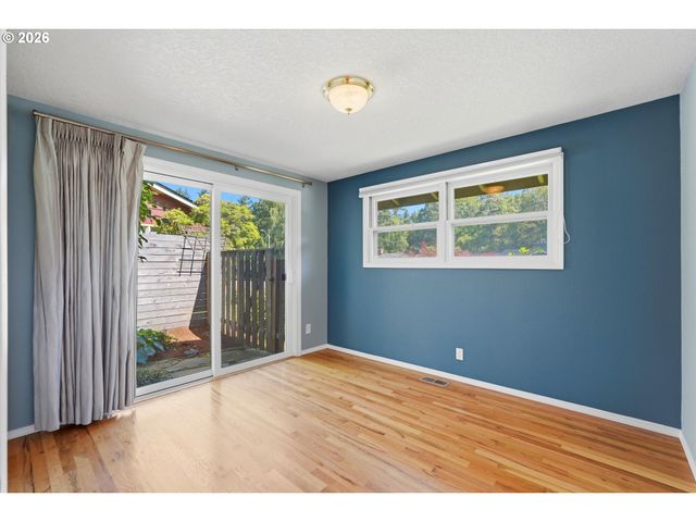 11850 Sw FOOTHILL Dr, Portland, OR 97225