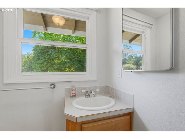11850 Sw FOOTHILL Dr, Portland, OR 97225
